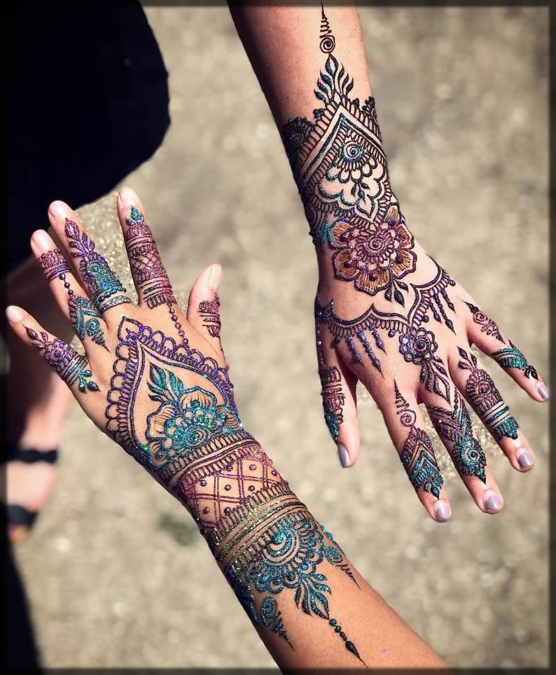 In this image you can see a sparkle mehndi Design by one of the best sparkle mehndi designer in Gwalior, Vijay Mehndi Art & Permanent Tattoo Art.