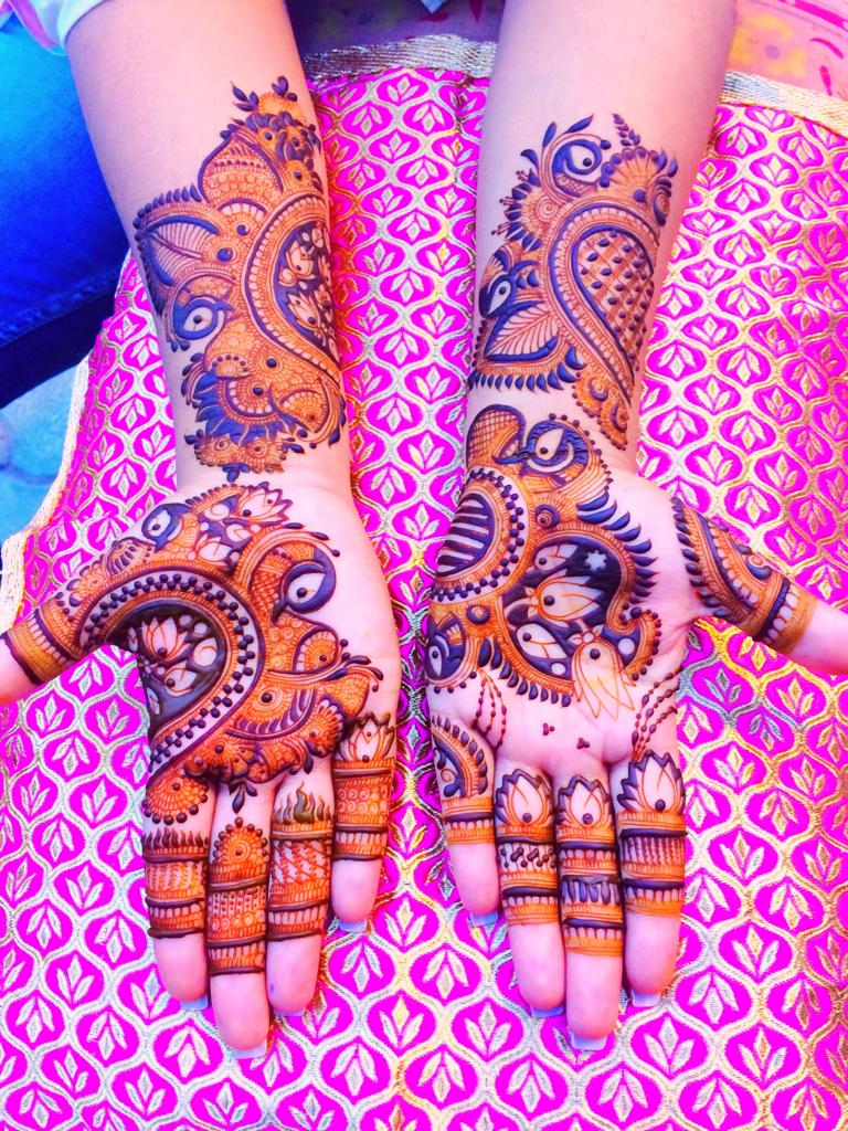 what design you seeing in the image that was design by the best mehndi designer in Mathura city, Vijay Mehndi Art & Permanent Tattoo Art.