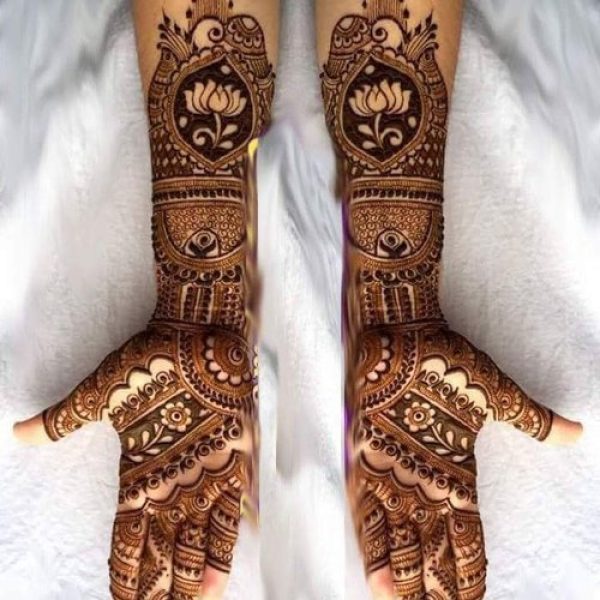 In this image you can see a madhubani mehandi design by one of the best madhubani mehndi designer in jhansi, Vijay Mehndi Art & Permanent Tattoo Art