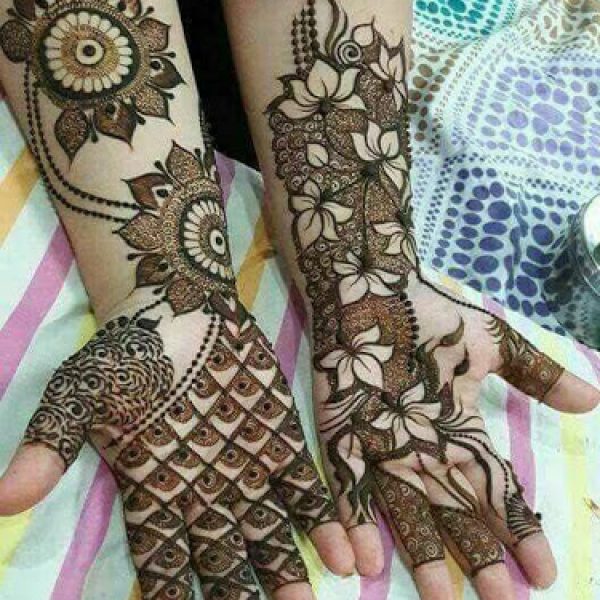 In this image you can see a indo western mehndi design by one of the best indo western mehndi designer in jhansi, Vijay Mehndi Art & Permanent Tattoo Art.